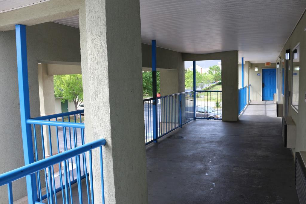Magnolia Bay Hotel & Suites Jonesboro Extérieur photo
