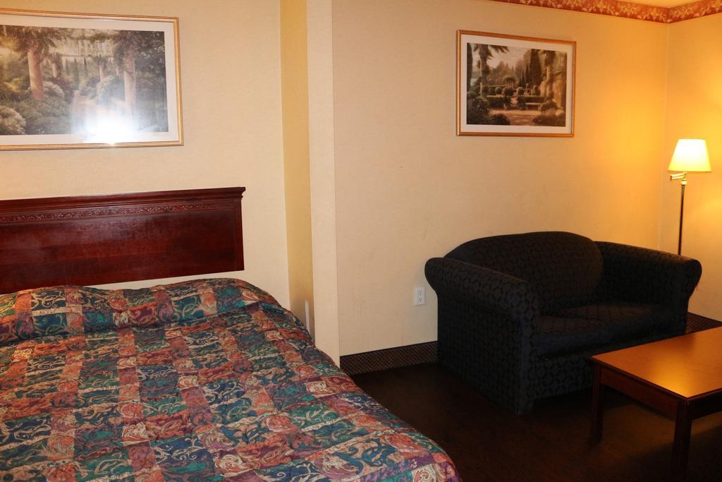 Magnolia Bay Hotel & Suites Jonesboro Extérieur photo