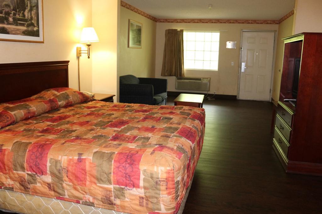 Magnolia Bay Hotel & Suites Jonesboro Extérieur photo